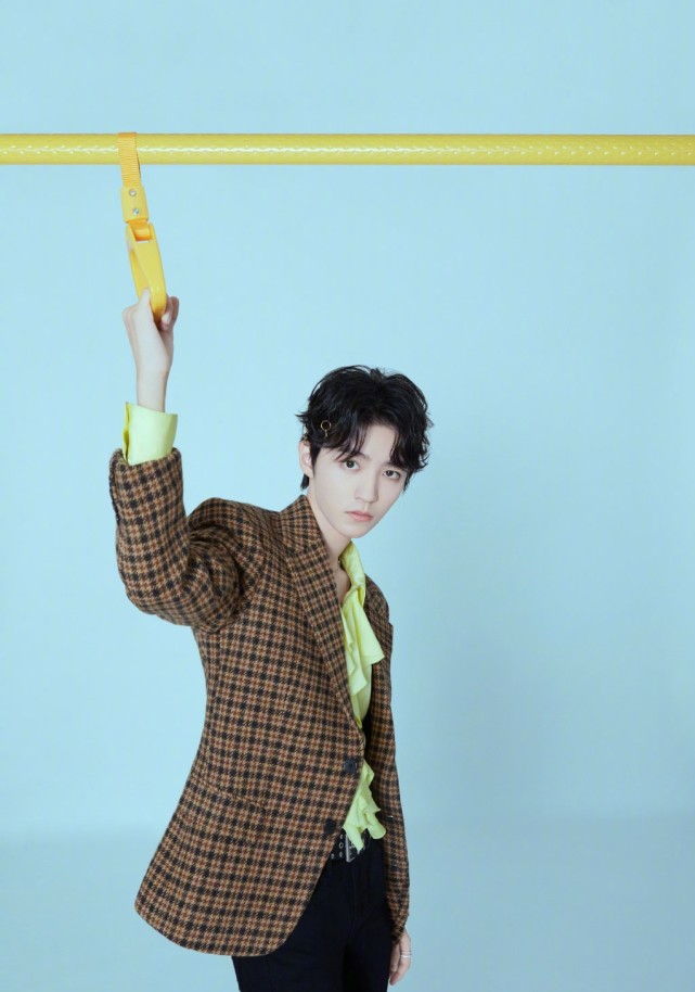 TFBOYS|TFBOYS七周年演唱会震撼来袭，炫酷造型先睹为快，这一款撞车公交拉环？