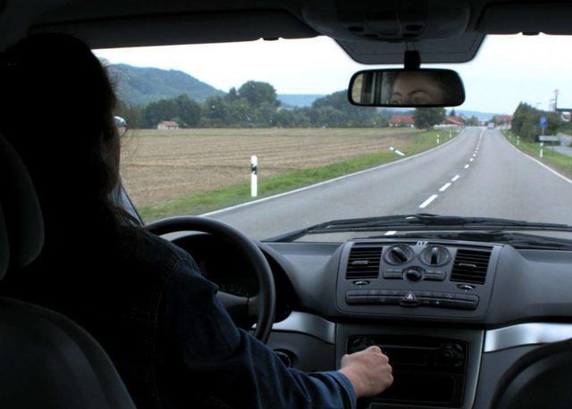 轿车|为什么开过轿车的人，都不愿意买SUV了？跑过长途才知道