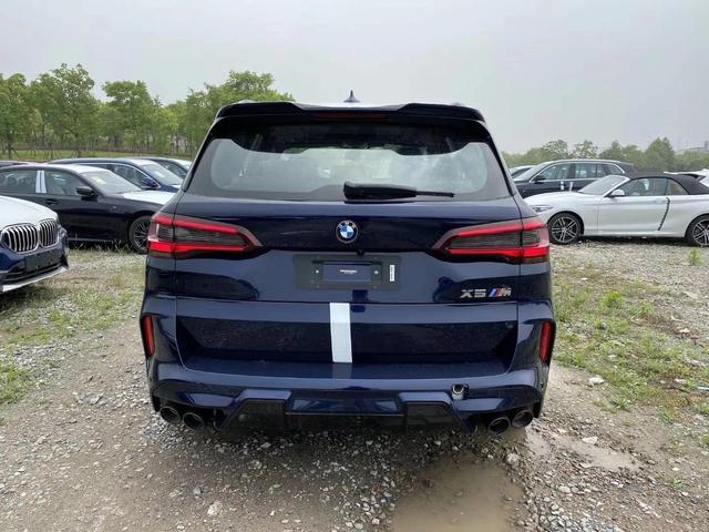 宝马x5m|全新宝马X5M到店！新造型比途锐霸气，加速6秒，落地67万真给力！