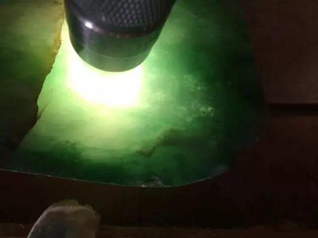 「翡翠」他从身家10亿败到倾家荡产，一块翡翠原石又让他一夜暴富！！