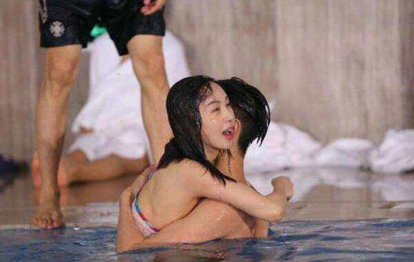 「黄晓明」她跟黄晓明分手后，生活更随性了，如今32岁过得可真是“有滋有味”