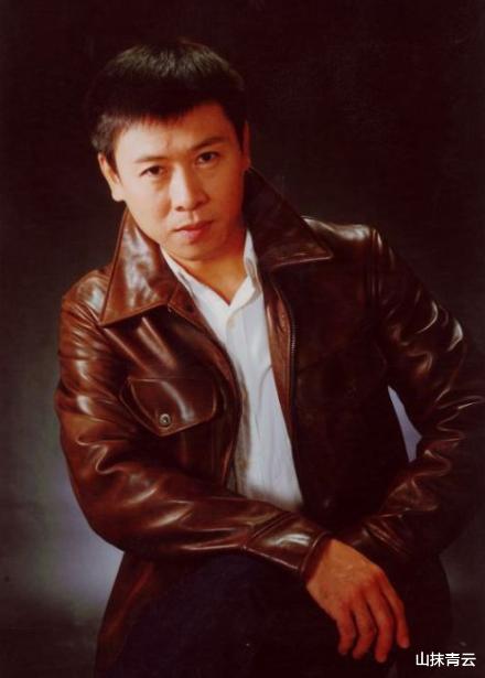 胡亚捷|胡亚捷与妻子离婚大战，3次战败，却次次收获“战利品”，今如何？