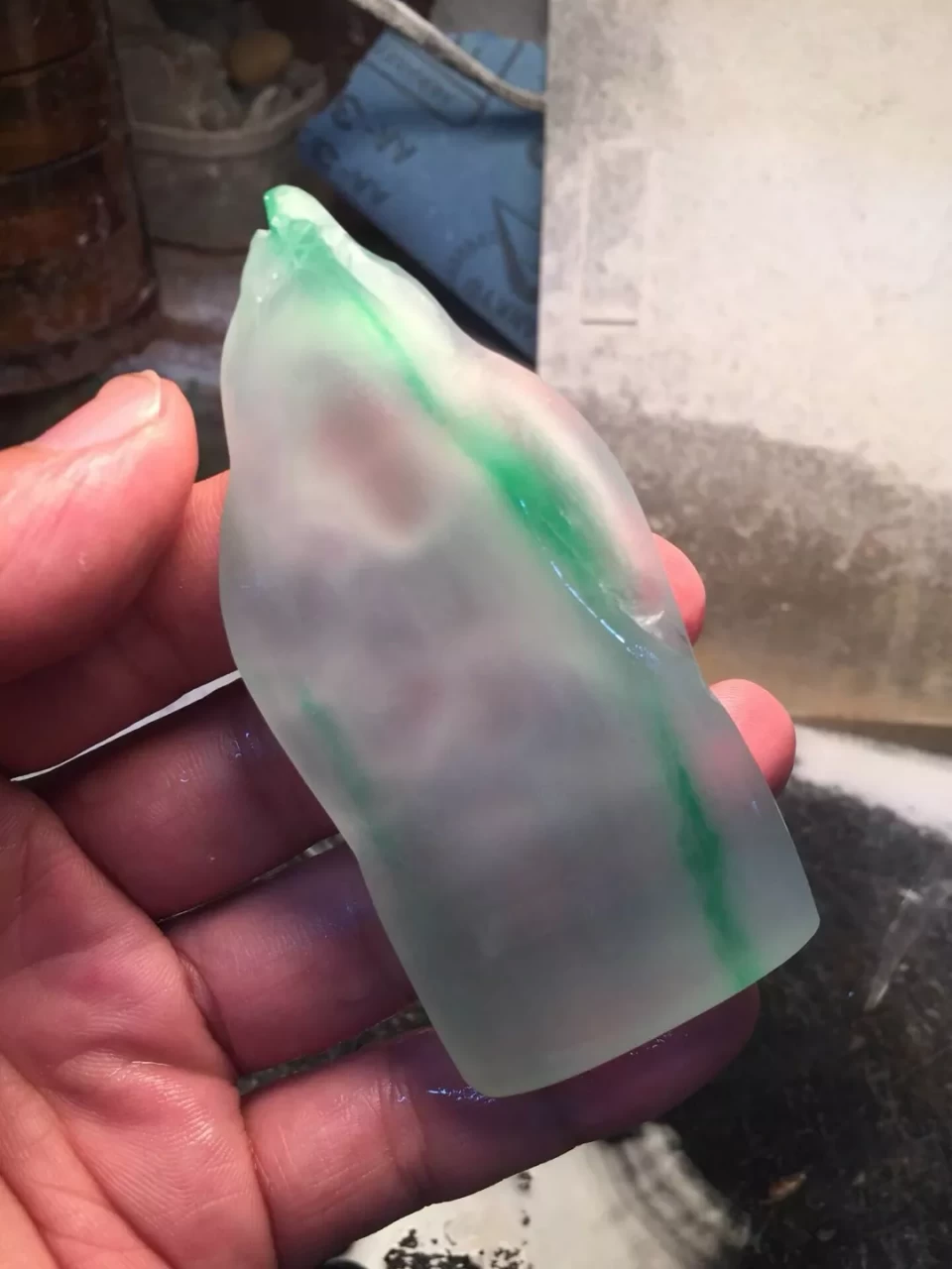 |一条色带的翡翠片料，设计文殊菩萨大牌，起货后不敢相信看到的！