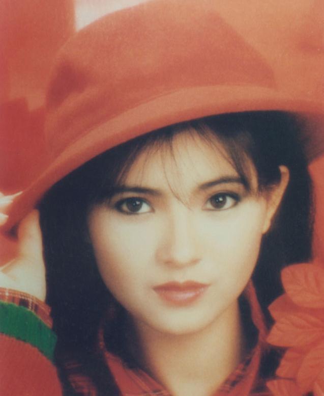 「曾志伟」曾志伟的两任妻子,一个同居14年未婚生2子,一个苦恋5年生2女