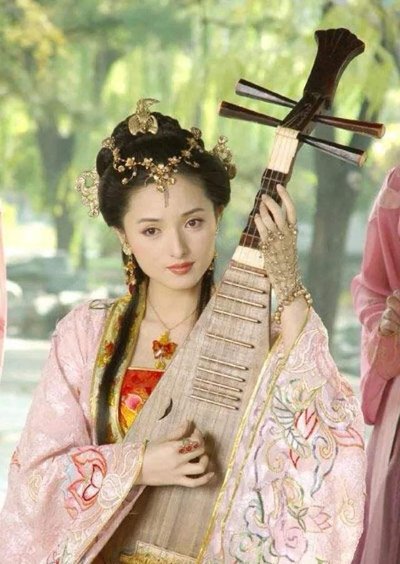 陈圆圆|陈圆圆果然没被康熙杀掉，她逃到贵州深山，2010年终于发现她的墓地