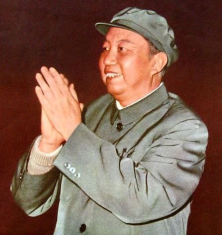 |历史疑问: 政坛“黑马”华国锋，是如何一跃成为“英明领袖”的？