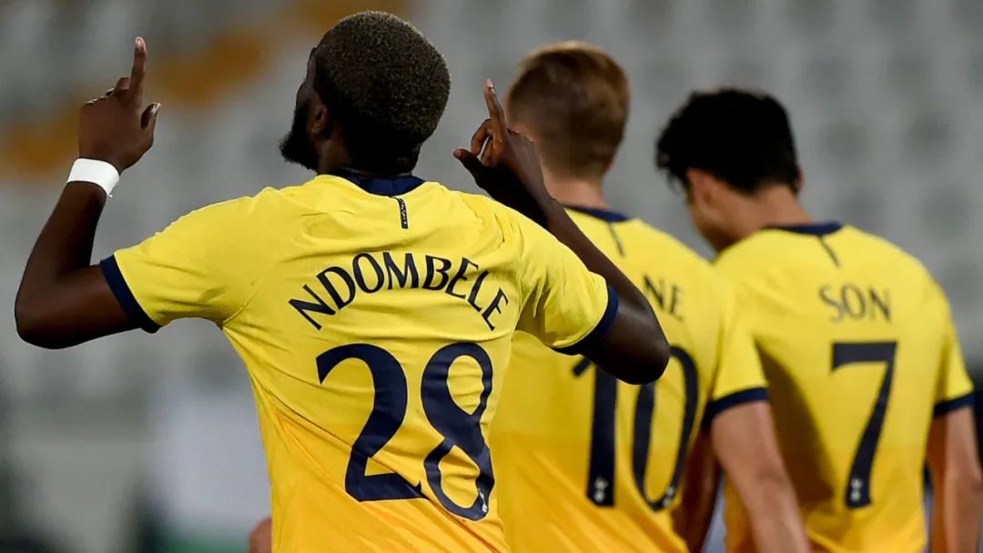 普罗夫迪夫|1分钟2人染红!英超豪门连轰2球完成绝杀,穆里尼奥神奇换人