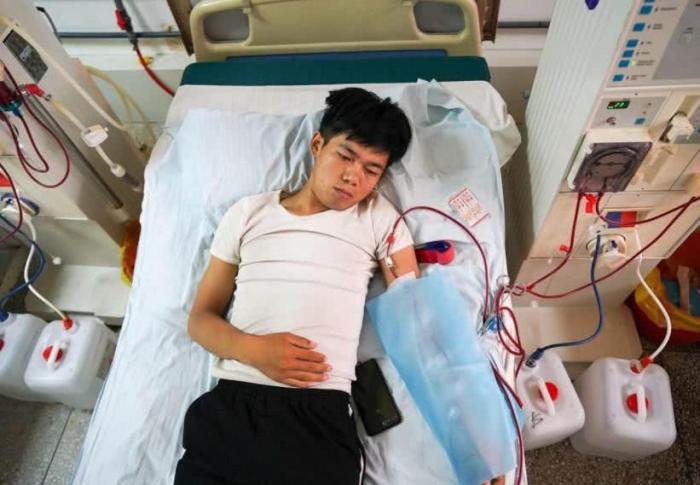 尿毒症：男人这两处“变大”，表示肾脏已“岌岌可危”，很多人还在傻傻忍着