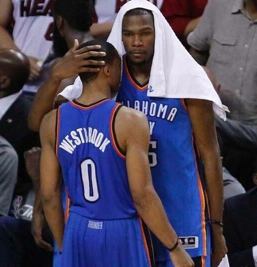 [雷霆队]kd进攻一向很稳, 可为何当年雷霆3: 1领先勇士, 却连丢3局呢？