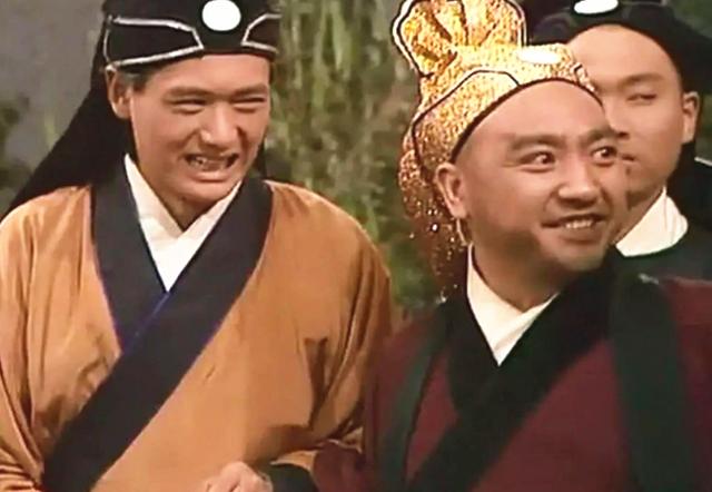 卢海鹏|独坐异国他乡街头的老戏骨：当年有多疯狂，如今就有多凄凉