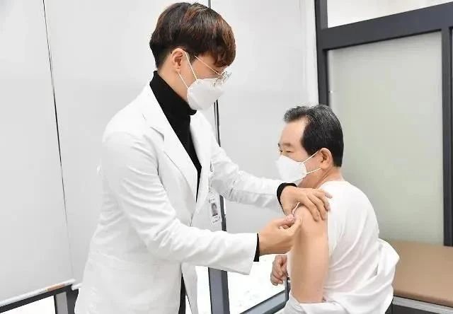 越南中文君|48人接种疫苗后死亡,更可怕的是,目前已经有上千万人接种!