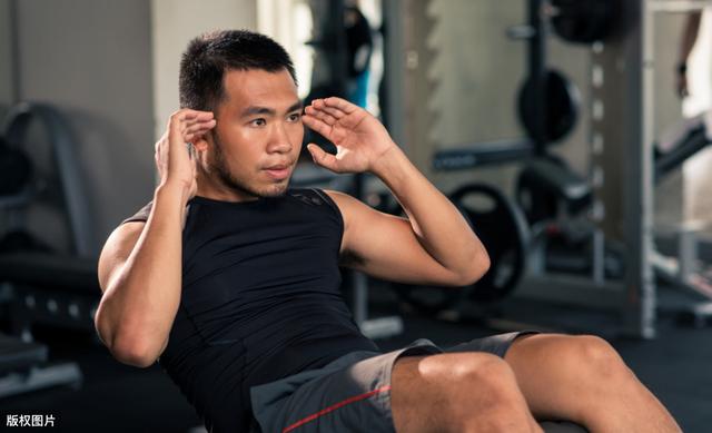 俯卧撑：胸肌还可以这样高效训练，你知道吗？4个动作帮你高质量强化胸肌