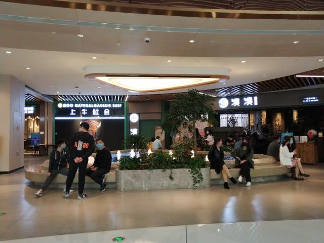 「黄冈」恢复堂食后，郑州五口之家外出吃饭遇麻烦：有餐馆不接待四人以上用餐