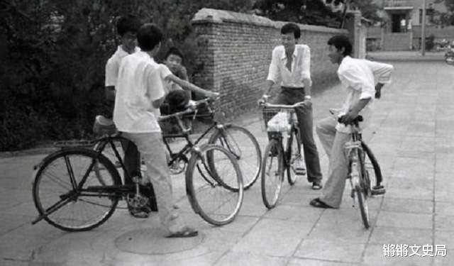 大学生|老牌中专生的“尴尬”：曾经的尖子生，如今却成了时代的弃儿