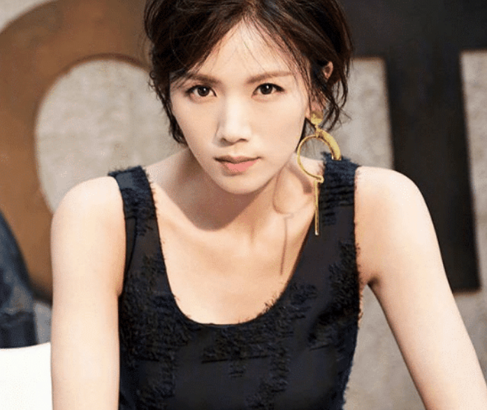 「曹曦文」“带资进组”霸道加戏，37岁的高龄出演偶像剧，这下连人带戏全毁了！