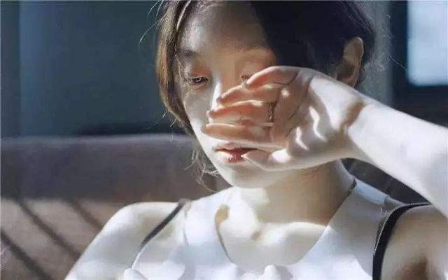 关山老师育儿|父母意外去世，20岁姐姐继承遗产拒养1岁弟弟，网友评论两极分化