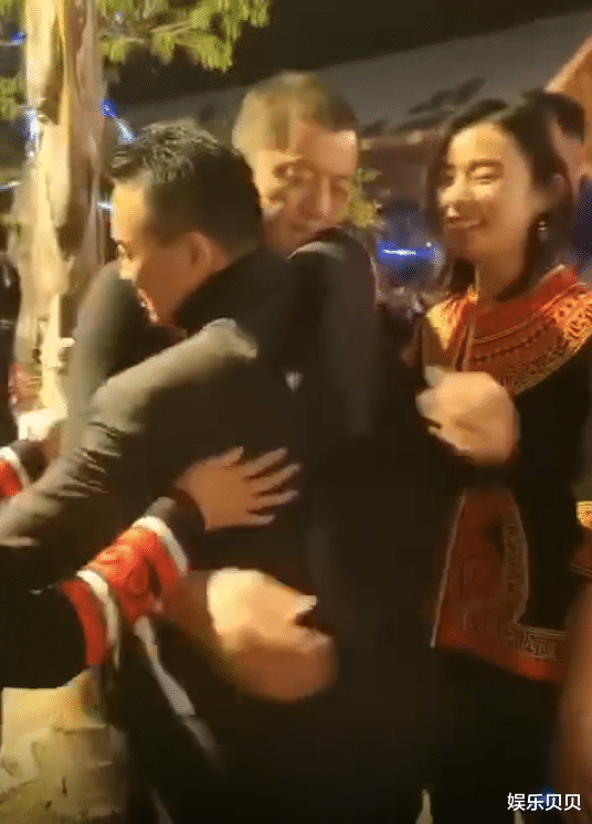 李亚鹏|李亚鹏新恋情曝光，据悉女方名叫海哈金喜，还和魏大勋是大学同学