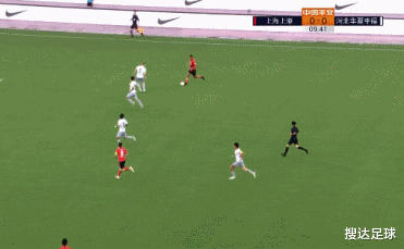 上海上港|中超裁判又1争议判罚！“锁喉”防守不给牌，上港2亿巨星死亡凝视