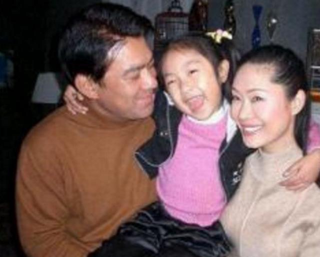 于文华：国家一级演员，于文华为李凡生下一个可爱的女儿，离婚后患抑郁症