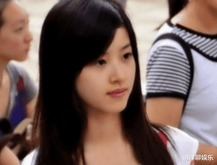 【贾乃亮】鞠婧祎：这是我的初中照，杨超越：这是我的，程潇：不好意思让一下