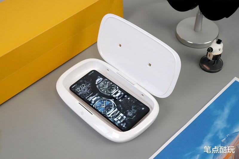 无线充电|边洗浴、边喝脉动？Nillkin闪净Pro：给你的手机净个身