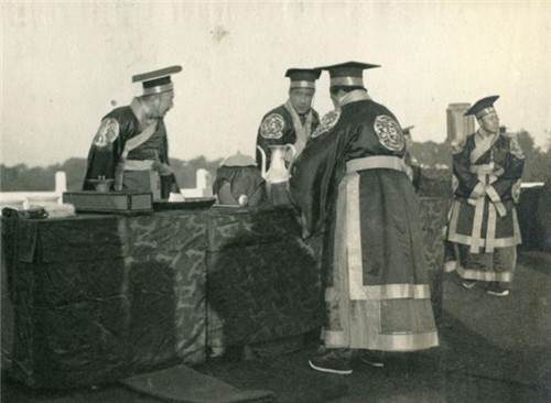 袁世凯|袁世凯一生最大的贡献：在退位诏书加了句关键的话，孙中山也认同