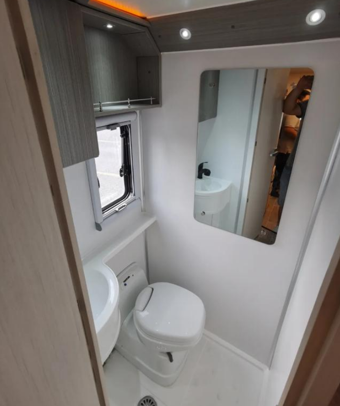 房车|大通V90打造的小额头T型房车，大空间、易通过，又有家的感觉