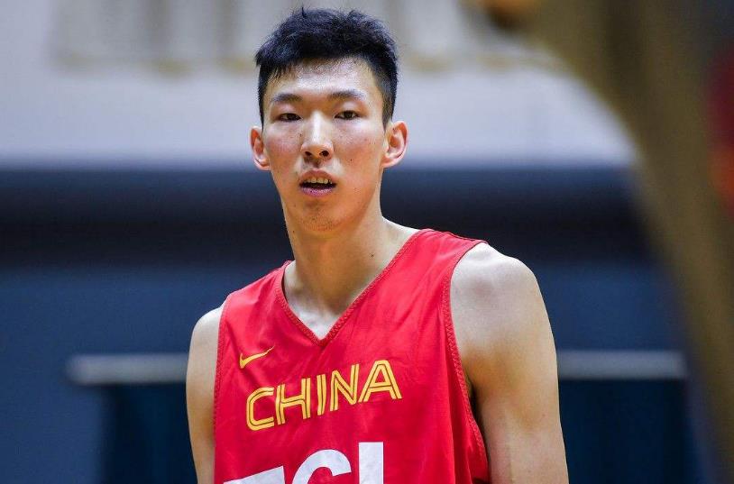 「周琦」中国三大球差距多大？看看周琦的手臂，王永珀的肚子，再看看朱婷