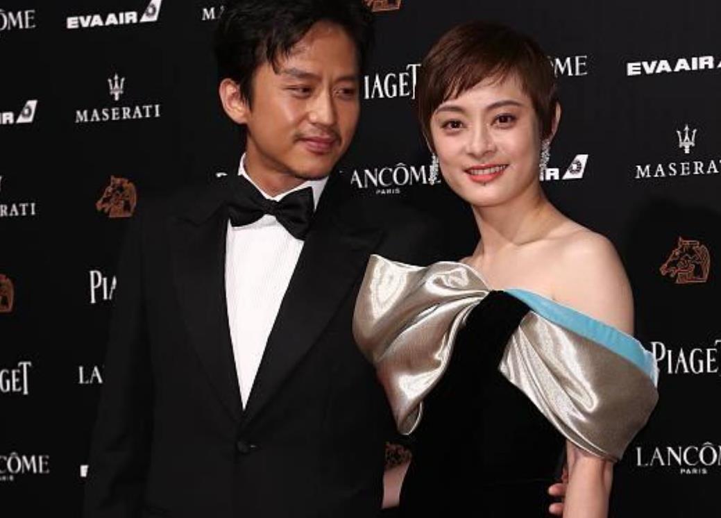 贺岁档@捧红丈夫后，换来的竟是离婚？和儿子相依为命，现在老公娶小7岁影后！