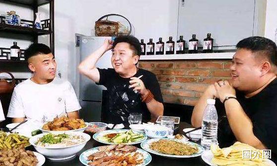 于谦|于谦醉酒上台咋回事?郭德纲崩溃到翻跟头,烧饼曹鹤阳差点没累死