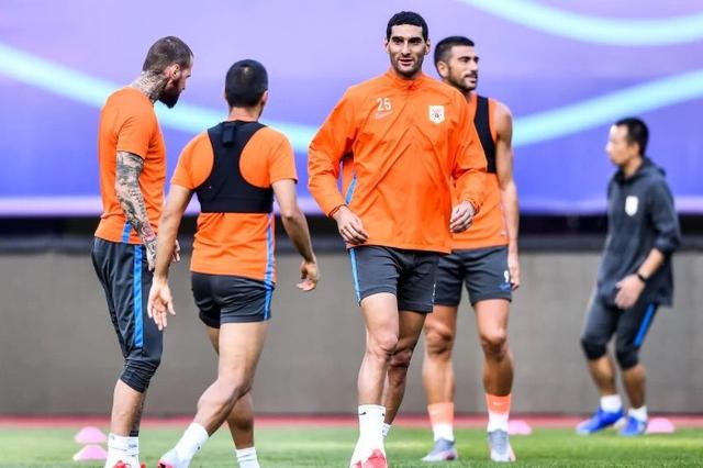 山东鲁能|新情况！山东鲁能小外援社媒发怒，李霄鹏或已作出决定