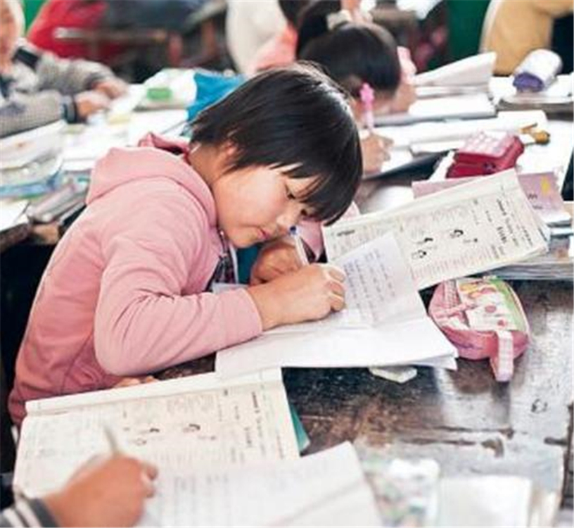 【数学】数学老师直言：女生“数学成绩差难提高”，多半是这“3个原因”