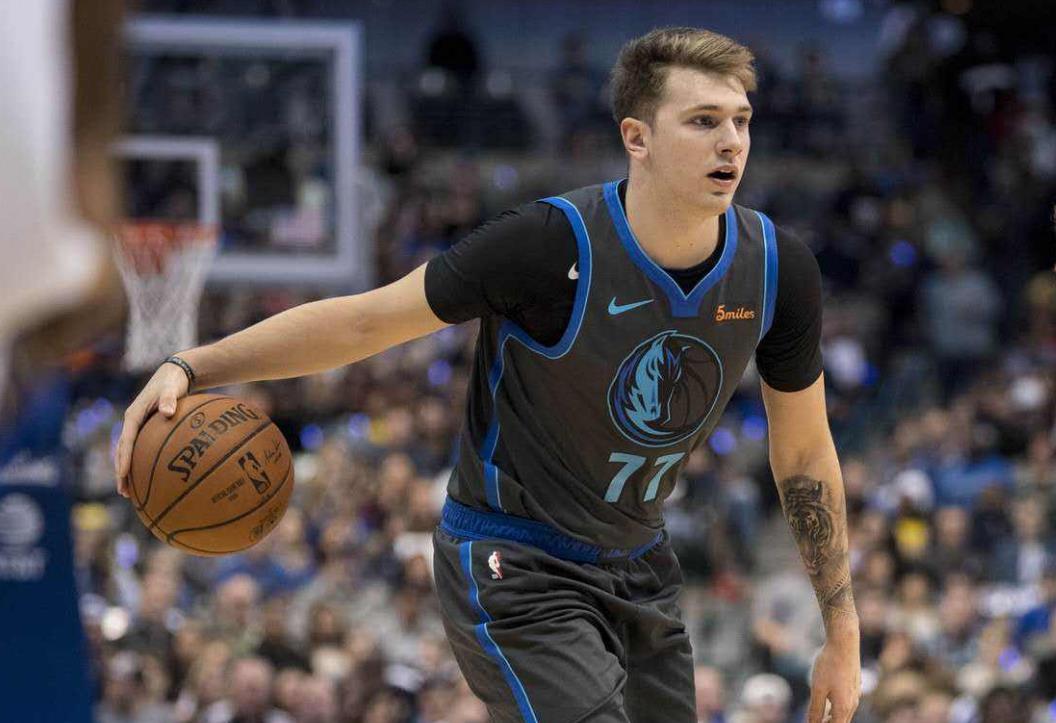 【斯蒂芬·库里】现役能单换库里的后卫有几人？说出来可以不信，不超过2人！