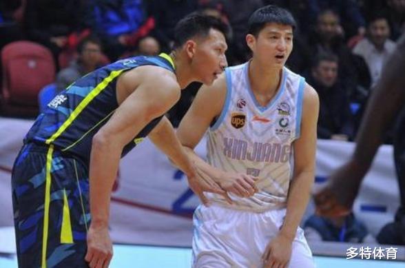 新疆男篮：新疆冠军内线暗示要离队？朱芳雨机会来了，签下他可缓解阿联压力
