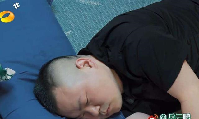 『李沁』综艺王不是沈腾贾玲，而且他俩，成名的代价是身体的“透支”