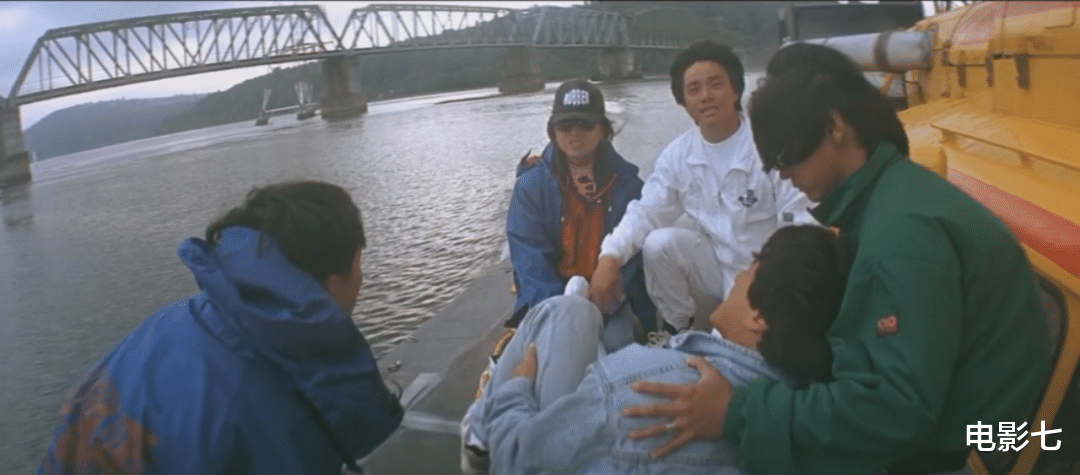 成龙▲不用替身，从高楼玩命一跳，成龙凭借这部电影，赢得了好莱坞的尊重
