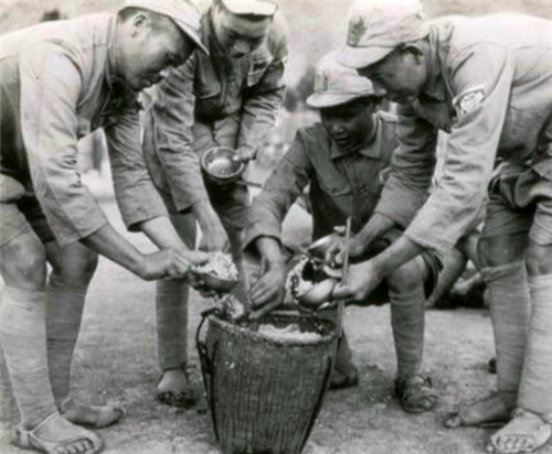 日军▲日本侵华时几乎每天有肉吃,那肉是哪里来的?真相让人直冒冷汗