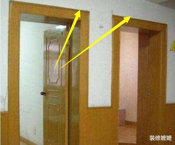 |一旦工人把木门安装成这样，立马让他拆了重装，否则就不给付工钱