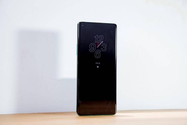 一加科技|果粉入手一加8 Pro半年时间：终于明白懂手机的人为什么选它