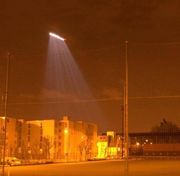 「UFO」有没有人还记得2010年的杭州萧山机场UFO的事件吗？