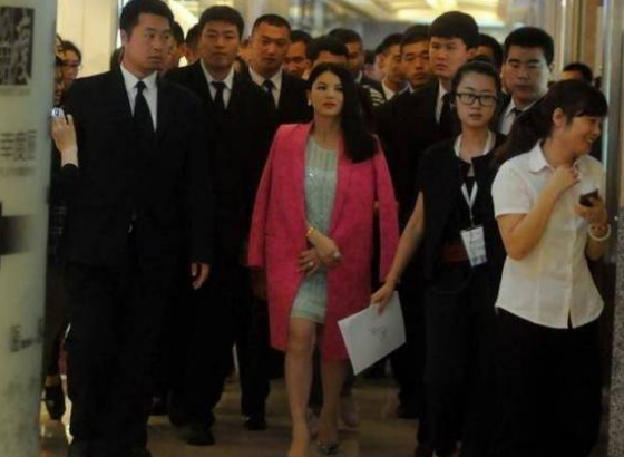 [刘德华]他痛批明星耍大牌, 却被反骂: 只准你老婆行, 别人就不行!
