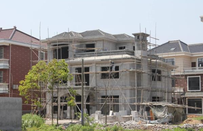 房产证|农村自建房外表光鲜里面毛坯，这是为什么呢？