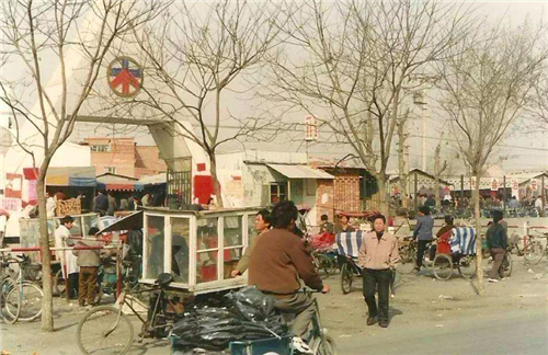 向华强|1996年他砸场子怒扇向华强，持刀独闯浙江村，4天后离奇暴毙街头