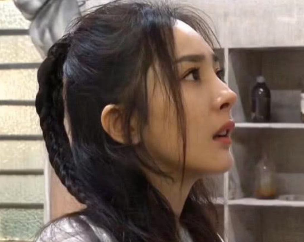 【杨幂】杨幂带火了一款发型，比双马尾好看多了，网友：终于学到明星同款