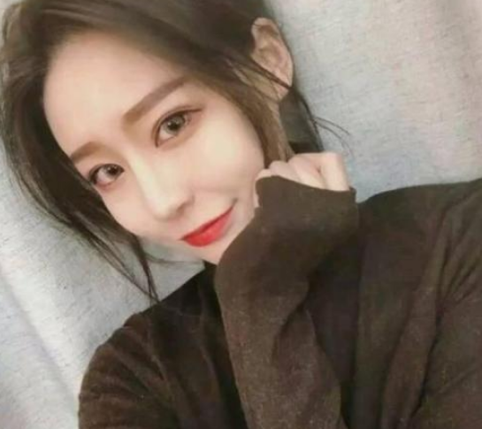 「温婉」温婉生活照曝光，甜美外表下隐藏“缺陷”，网友：简直是黑凤梨