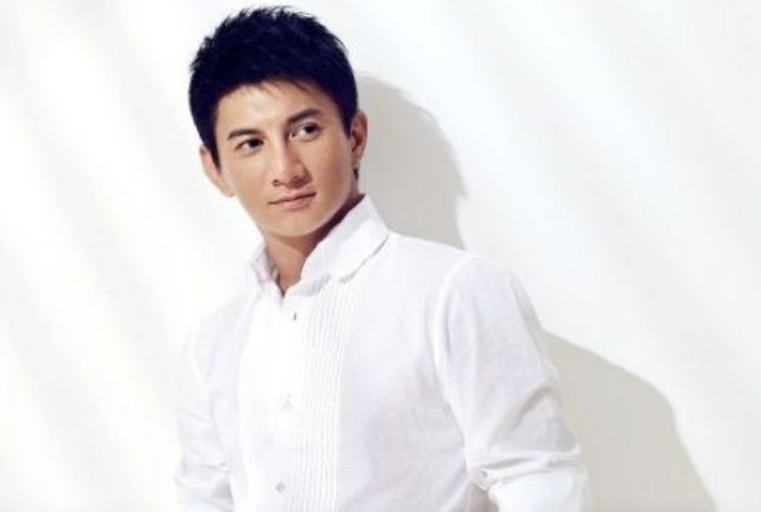 吴奇隆|18年前她因为钱离开吴奇隆，后来吴奇隆身家过亿，她过成这样