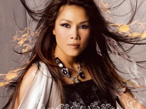 林志炫|“乐坛一姐”田震，当年在颁奖典礼上摔话筒拒绝领奖，如今她怎么样了？