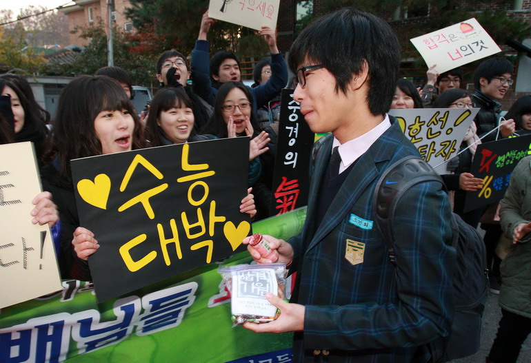 考试@世界各国孩子高考大盘点！都说中国孩子苦，看完你还羡慕他们吗？