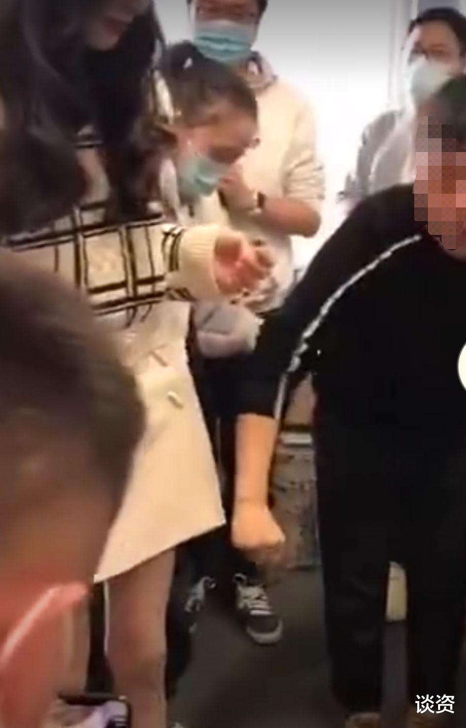 唐嫣|37岁唐嫣生图曝光，产后依旧是纸片人身材，大腿似男生拳头粗