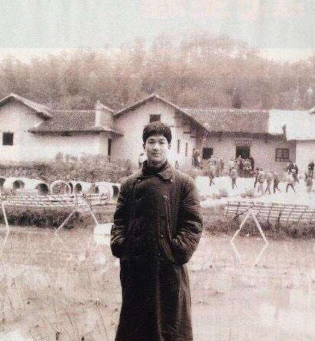 张国立|1972年张国立和尸体共处4晚后,精神错乱头发掉光,至今不敢回忆